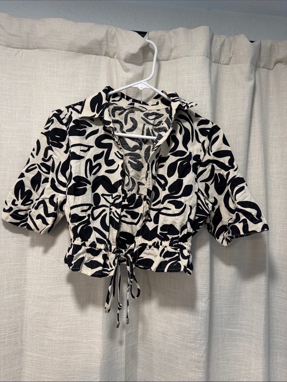 Only Black and Cream Cropped Button-Front Tie-Waist Top
